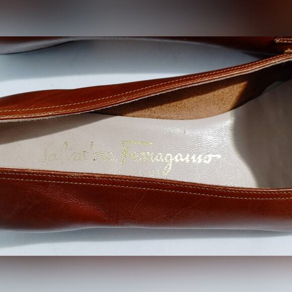 Salvatore Ferragamo Loafers Low Heel Pumps Gold Chain Detail Brown Womens Size 7 - Picture 6 of 9